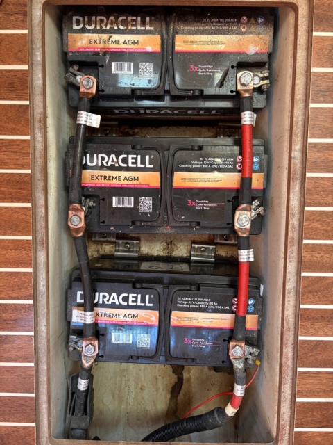 zamiast 3 x AGM wchodzi 4 x LifePo4