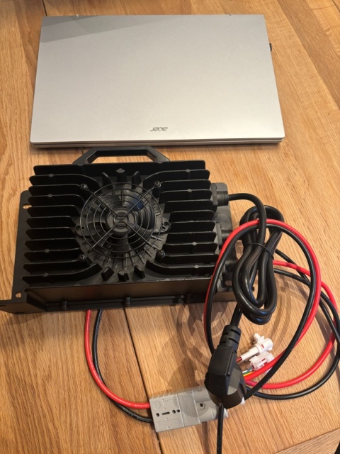 wielość w porównaniu z 15 calowym laptopem