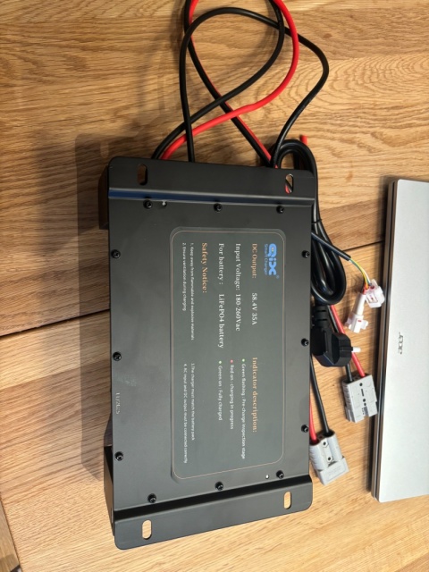 wielość w porównaniu z 15 calowym laptopem